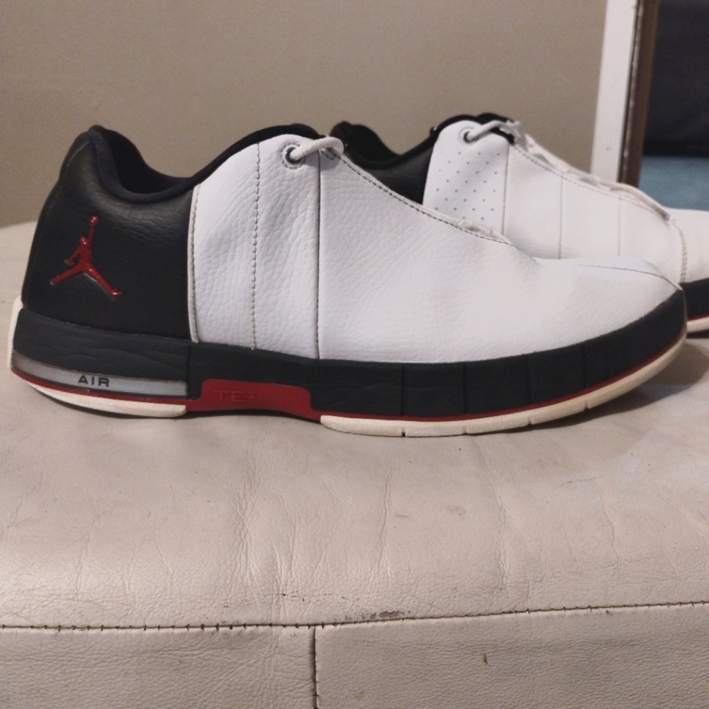Jordan Team Elite 2 Low - Black White Red - Size 11.5 Men's - LOTS OF LIFE LEFT!